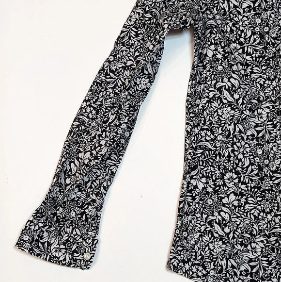 NWT Old Navy Black & White Cotton Floral Button Up Woman's Medium - Picture 2 of 10